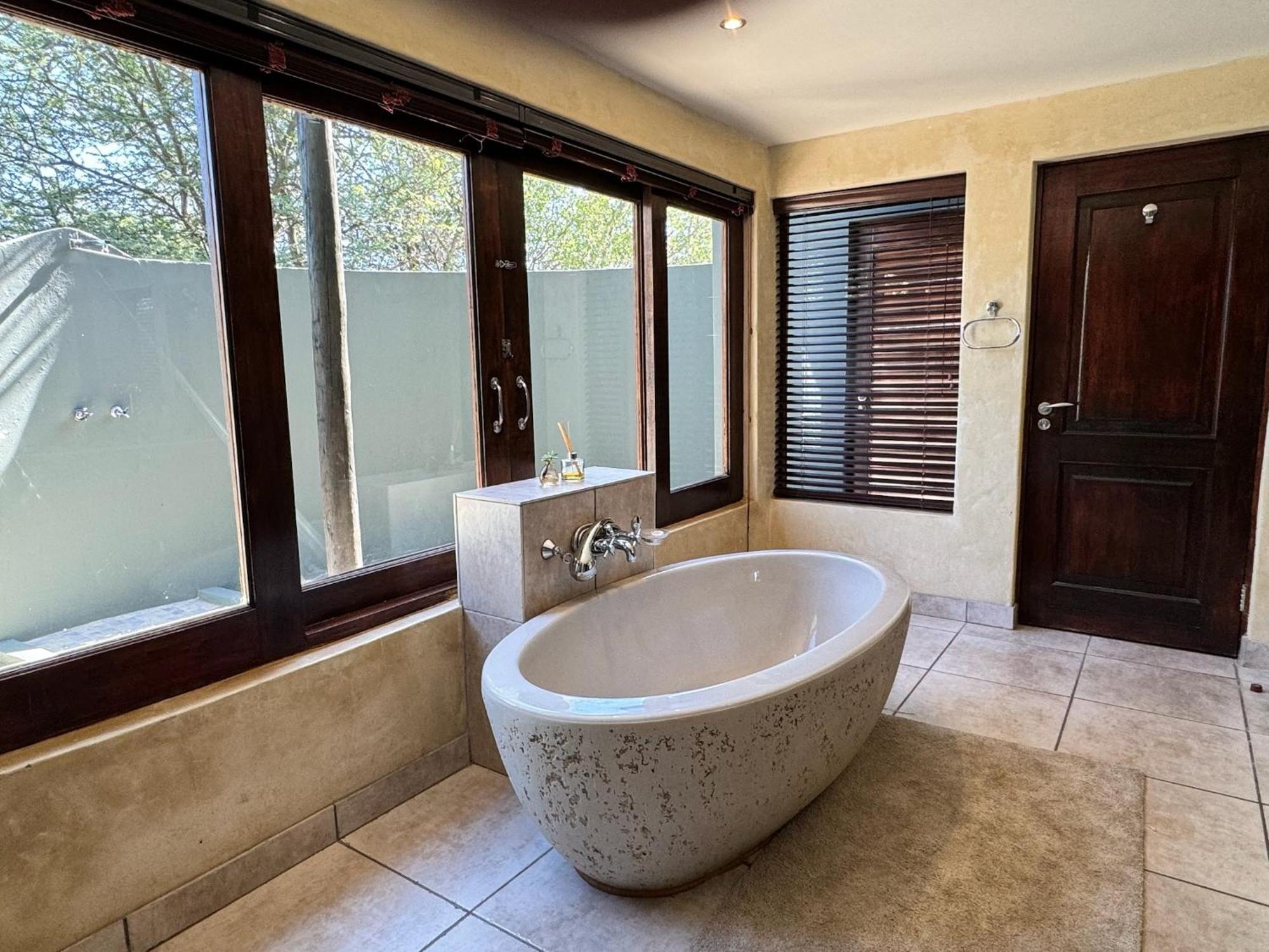 Pangolin Game Lodge - Self Catering, Incl 2 Game Drives Per Day Matlhagame エクステリア 写真